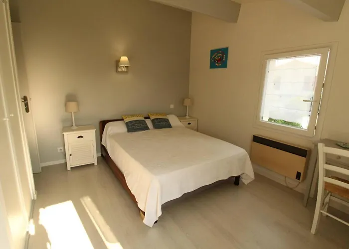 Renove A Royan, Proche Plage, Terrasse, Parking Prive - Fr-1-494-102 Lejlighed