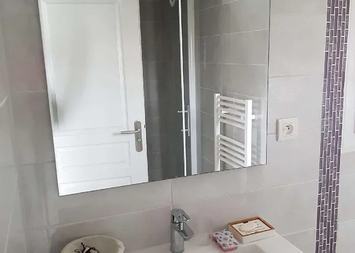 Renove A Royan, Proche Plage, Terrasse, Parking Prive - Fr-1-494-102 Appartement Royan