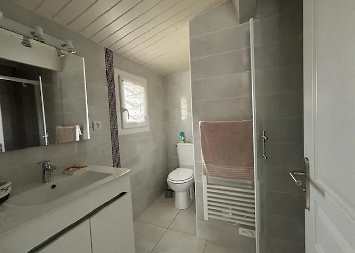 Renove A Royan, Proche Plage, Terrasse, Parking Prive - Fr-1-494-102 Appartement Royan